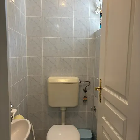 Fekete Szakall Nyaralo *