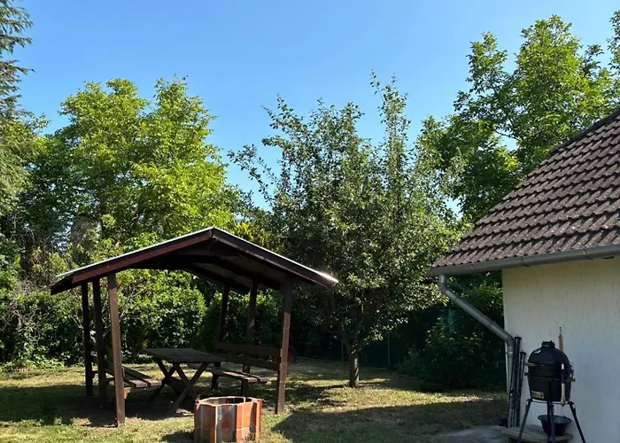 Fekete Szakall Nyaralo * Balatonkeresztúr